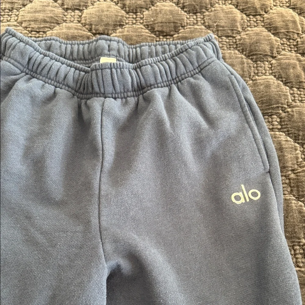 ALO Yoga Accolade Navy Blue Pullover Hoodie XS and sweats size xxs